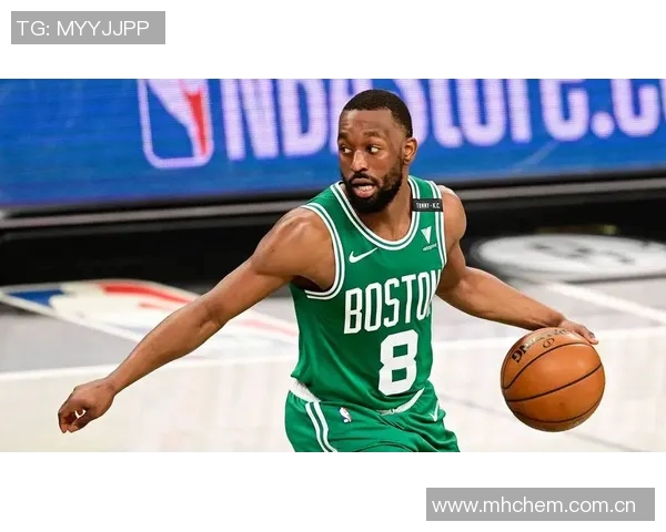 老哥你又胖了美记与绿军传奇安东尼沃克合影引发热议 老哥你又胖了美记与绿军传奇安东尼沃克合影引发热议