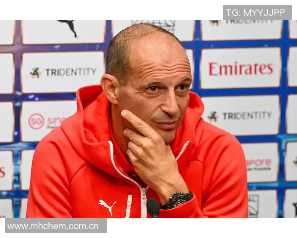 米兰2526赛季全家福揭晓阿莱格里与莫德里奇同框引发热议