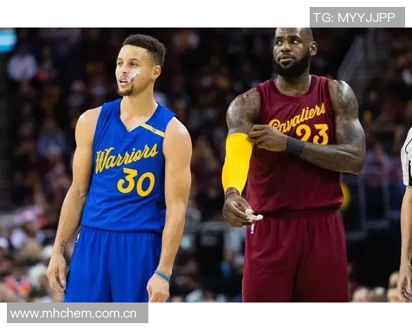 岁月如歌白发渐显詹姆斯与库里媒体日采访照引发球迷感慨