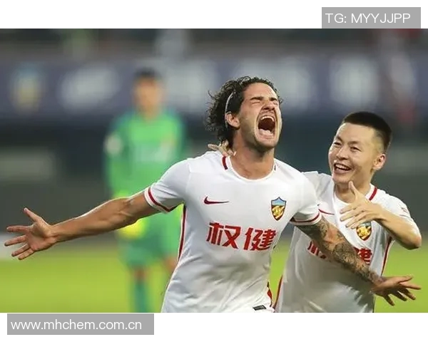 媒体人解读杨立瑜竖大拇指事件背后的真实情感与球迷互动的误解 媒体人解读杨立瑜竖大拇指事件背后的真实情感与球迷互动的误解