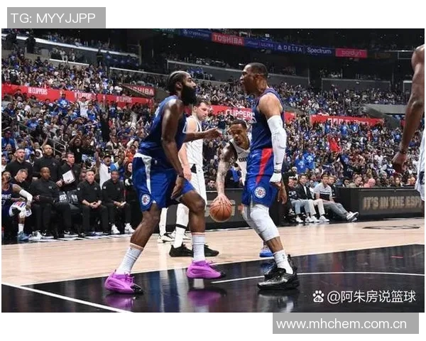 NBA精彩回顾雷霆大胜太阳湖人轻松战胜独行侠快船击败灰熊展现强势表现