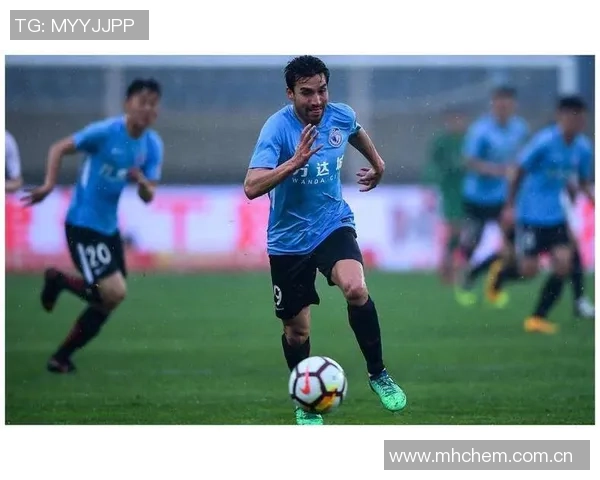 前大连人球员质疑上海人执教失控高层决策引发争议