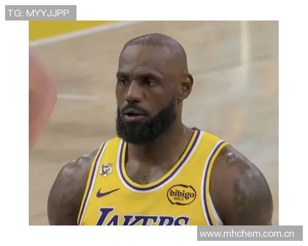 詹姆斯专注精神引领球队AD称其对教练和队友要求严格